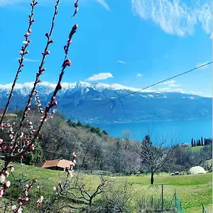 https://villatullia-casa-vacanze-ferienhaus-mit-seesicht.it-lombardy.com